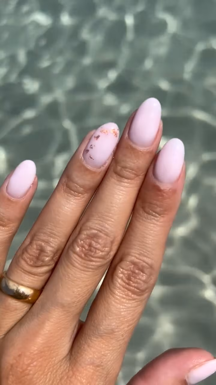 Uñas & Pies (1.avif)